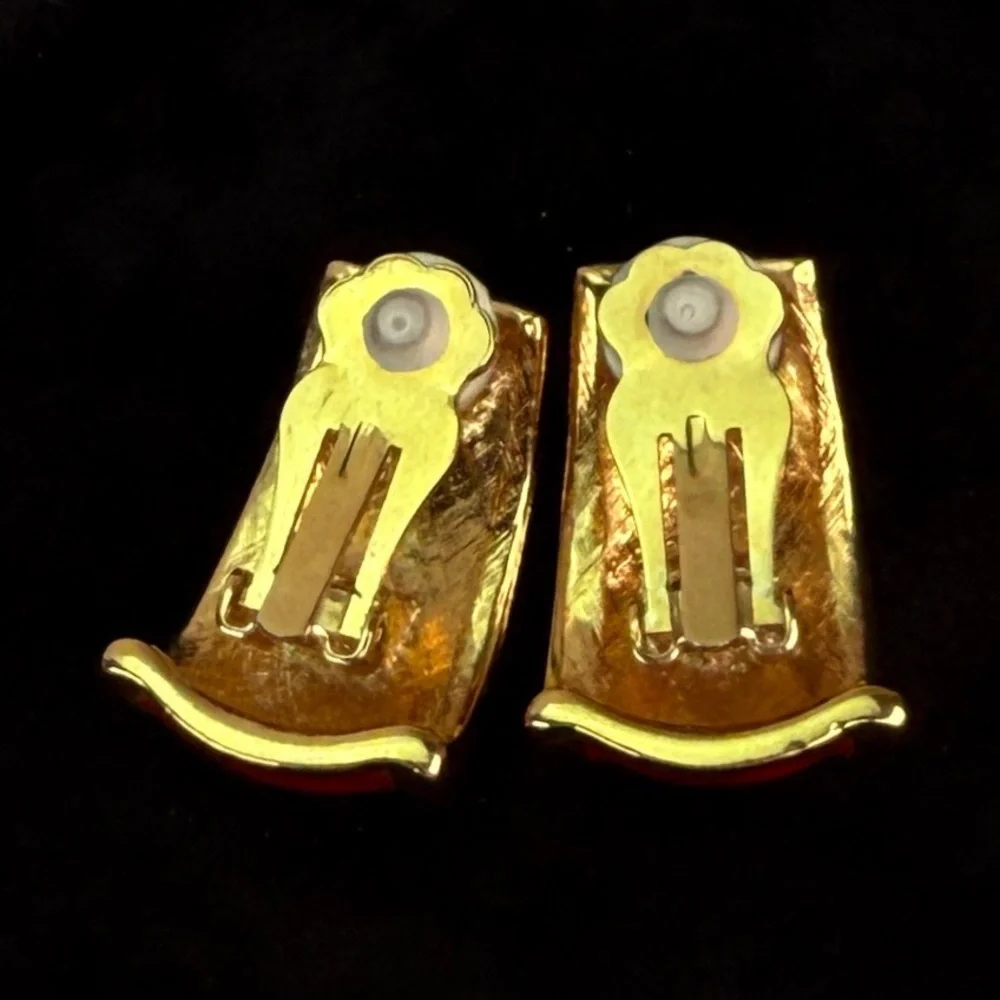 Vintage Red and Goldtone weighted clip on earrings